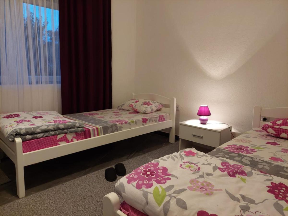 Apartman Amelaa Kulen Vakuf Exterior foto